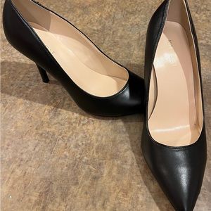 Nine West black leather heels WIDE